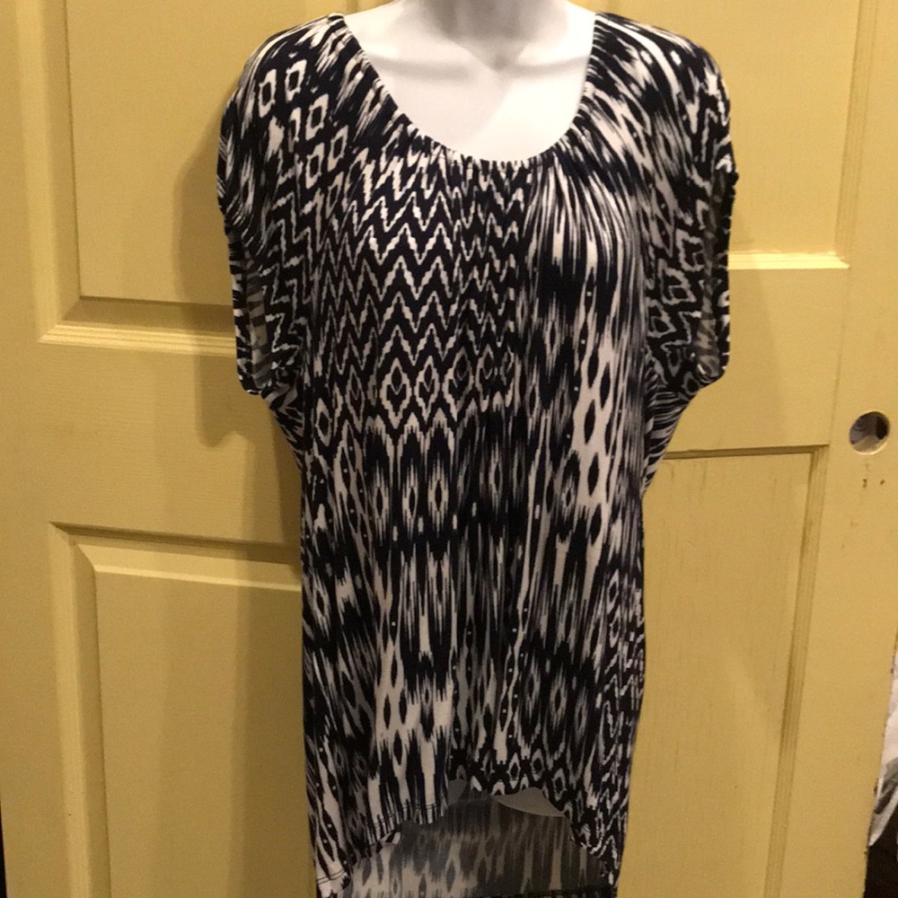 🎀BRAND NEW FROM BOUTIQUE🎀 Short sleeve top